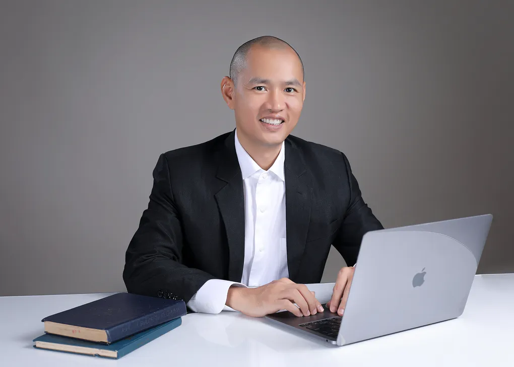 Eroca Thanh: From Fear of Speaking to Training Thousands Online